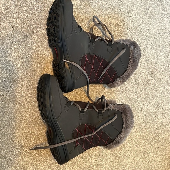 Columbia youth snow boots, size 4 - Picture 2 of 5